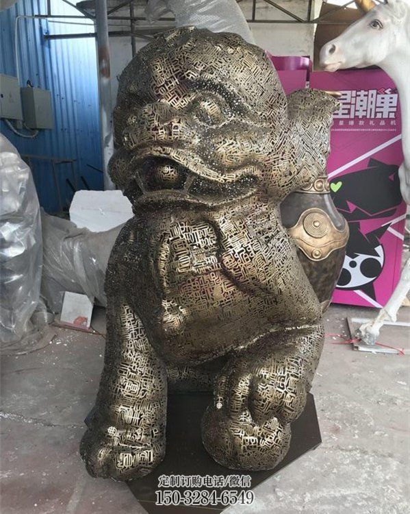 透雕狮子雕塑精品，镂空编织工艺，不锈钢狮子雕塑供求